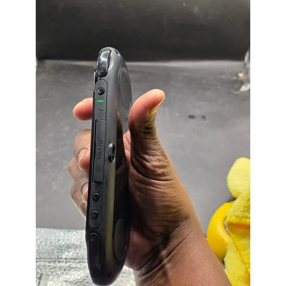 Sony PS Vita Slim Bundle (pch2001)
